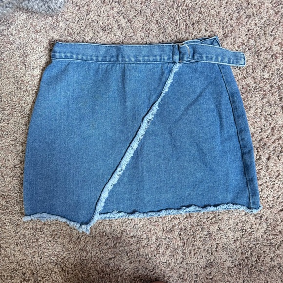 (2) denim skirts size 25 Kendall & Kylie and Forever 21 - Picture 2 of 3